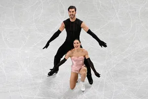 Суперзвезду фигурки не спасает фирменный вог — американцев ставят выше. Дикая интрига в финале Гран-при