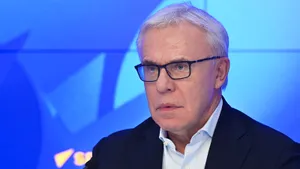 «Вы зачем страну развалили?» Великий Фетисов задал жесткий вопрос генсеку СССР — у того даже не нашлось ответа