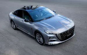 Китайский аналог Audi A7 уже продается в России: сколько стоит и в чем нюансы Hongqi H6