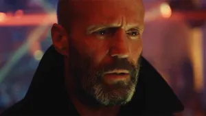 Громкие новинки кино, которые уже вышли онлайн: какие фильмы посмотреть дома в апреле 2026-го