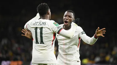 Джейми Гиттенс, Мойсес Кайседо