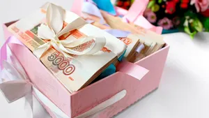 Сколько денег дарить на свадьбу в 2026 году: рекомендации