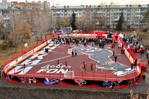 В Омске при поддержке благотворительной программы ДоброFON открылась хоккейная площадка имени Максима Сушинского