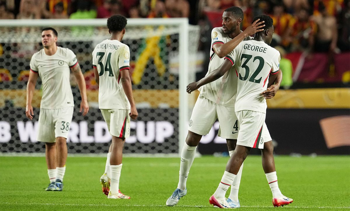 Игроков и сотрудников «Челси» эвакуировали с базы клуба за несколько часов до матча АПЛ