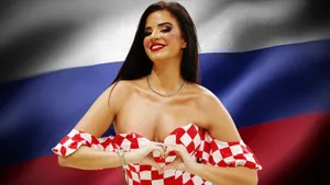 «ЧМ в России понравился больше». Та самая фанатка Хорватии, дразнившая арабов роскошной грудью