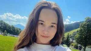Допуск на Олимпиаду, гонка с сестрой, допинг чемпионки: суперлыжница Непряева дебютировала на Дворцовой