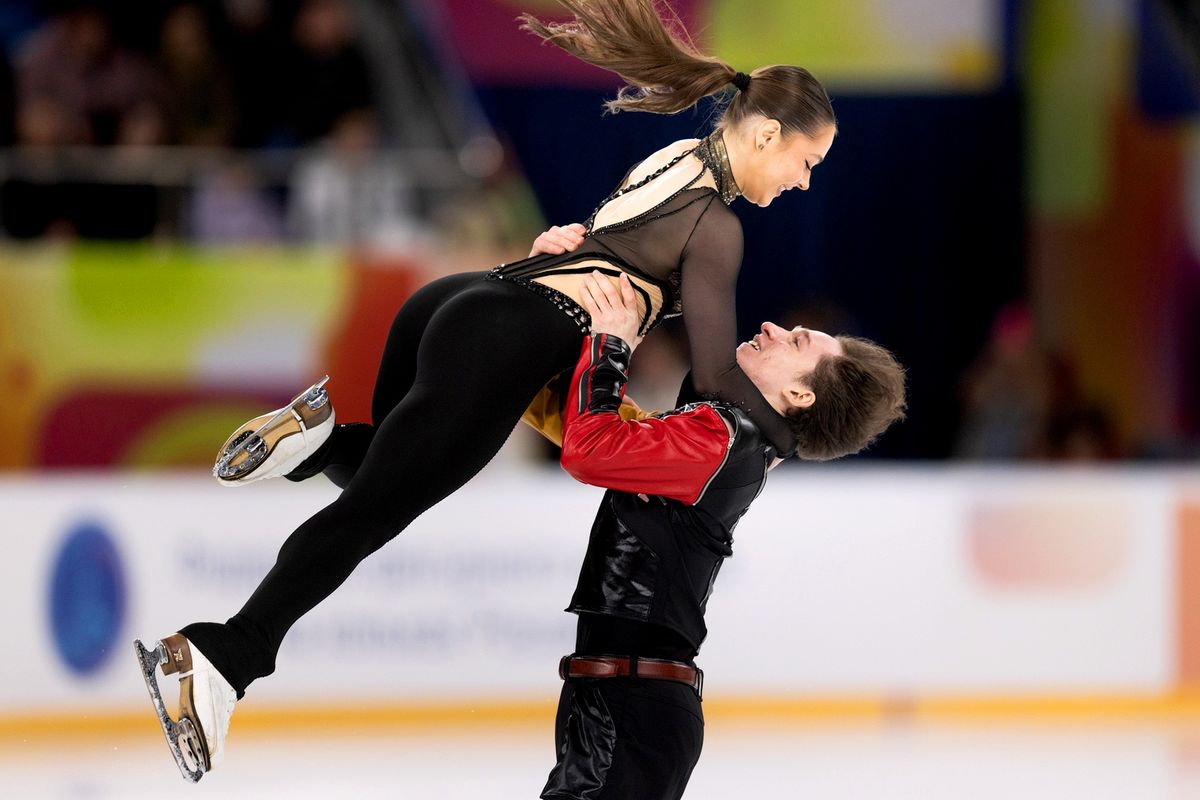 Губки бантиком Щербаковой, синие очки Косторной, Трусова в будоражащем топе. Воссоединение великого трио ТЩК: Фото