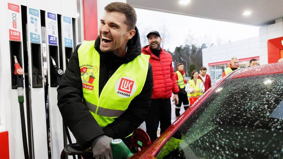 Футболисты «Спартака» поработали на АЗС перед дерби с ЦСКА