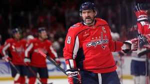 Овечкин уделал любимчика Канады! Русский гений снова догнал Гретцки и оставил ни с чем суперзвездного Макдэвида