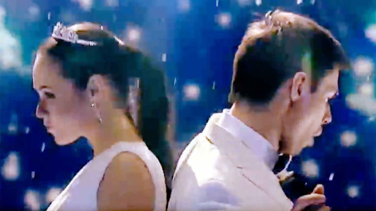 Знаменитая гимнастка Утяшева запела в новогоднюю ночь. Ее партнером по дуэту стал Стас Пьеха