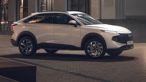 Объявлены цены и комплектации новейшего Haval F7x: сколько просят за кроссовер 2025 года