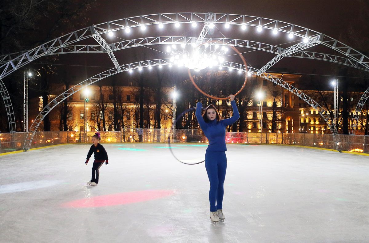 Бесплатные катки в Москве, где покататься на коньках в Москве акция на 8  марта