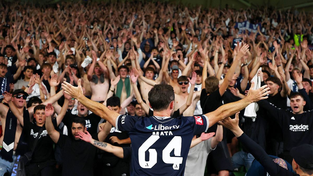 Хуан Мата забил почти с центра поля в матче чемпионата Австралии: видео