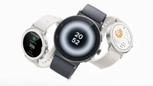 Почти даром: realme Watch S5 продают в России за 6850 — GPS, футуристичный дизайн и автономность до 20 дней