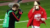 Ларссон стал гладиатором, Кокорин пил кофе, а болельщика «завернули» с баннером про РФС: фото победы «Спартака»