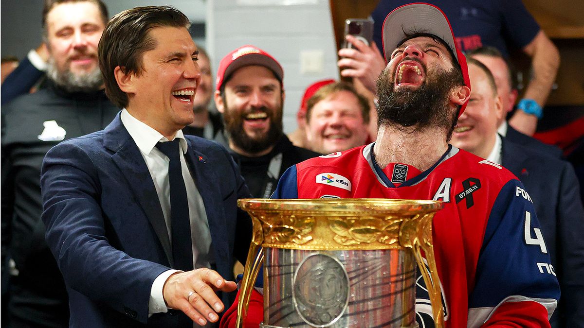 Путин позвонил прямо в раздевалку, Радулов целовал жену, шампанское лилось рекой. Как Локо отметил Кубок Гагарина