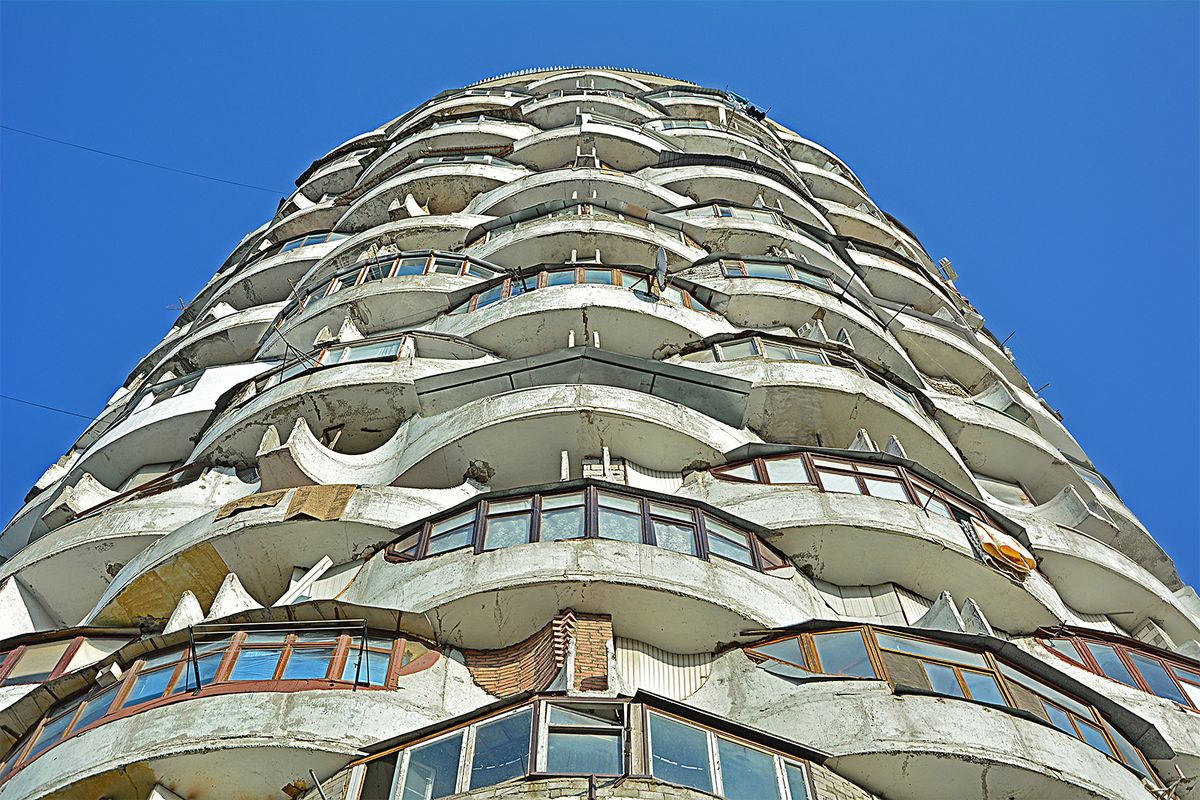 На величественное наследие СССР наплевали в Молдавии: забросили легендарную постройку, хотя там живут люди