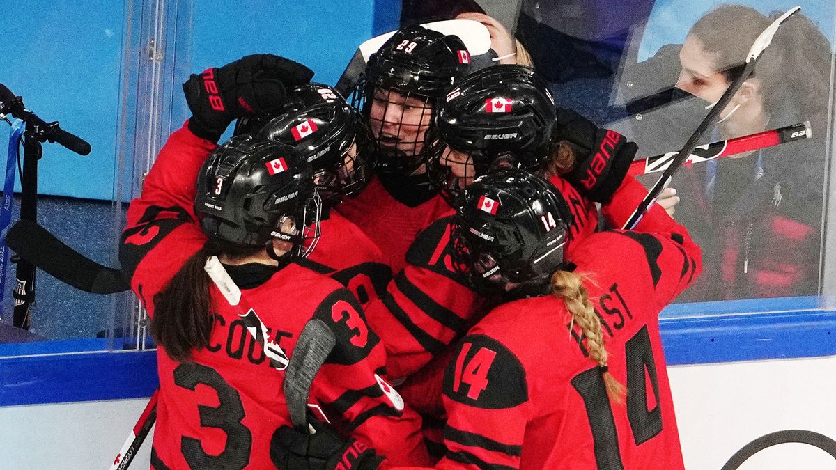 В Северной Америке десяток хоккеисток получают $100 тысяч за сезон