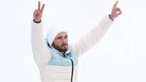 Что нужно знать о первом медалисте Олимпиады-2026 из России: впервые поднялся на вулкан в 9 лет, начинал с лыж