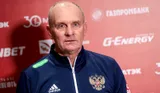 У тренера сборной России по футболу, обвиняемого в двоеженстве, было три жены