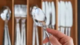 Отмыла ржавчину и налет со столовых приборов: копеечный способ, а сверкают как новые 