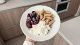 Просто соединяю макароны с творогом и замороженной вишней — получаю вкусный и сбалансированный завтрак