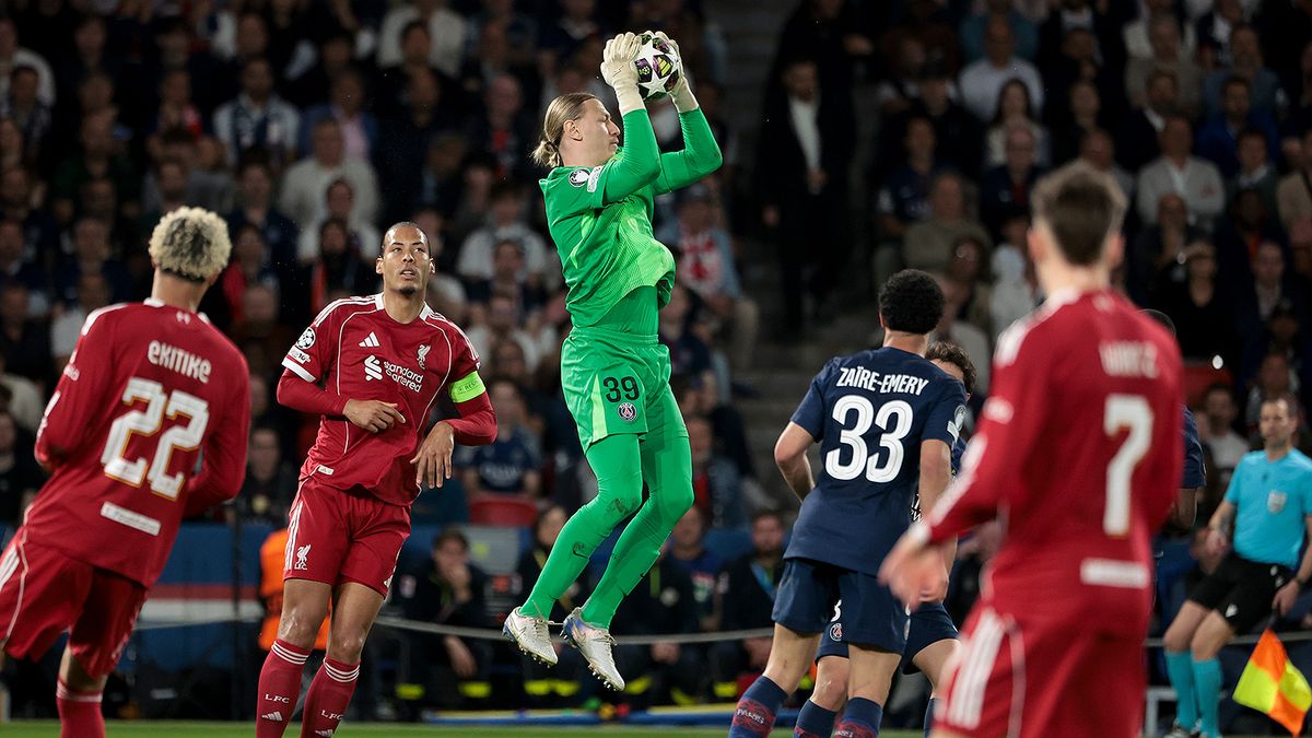 Я не буду отвечать на этот вопрос. Сафонов после матча ПСЖ наотрез отказался обсуждать свои отношения с Шевалье