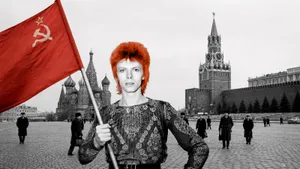 Путешествие Дэвида Боуи по СССР: покупал пирожки у бабушек, сцепился с пьяными русскими в вагоне-ресторане