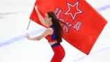 Канадец пел гимн России, Валиева болела за бойфренда, зрители не отводили глаз от чирлидерш. ЦСКА — «Спартак»: фото