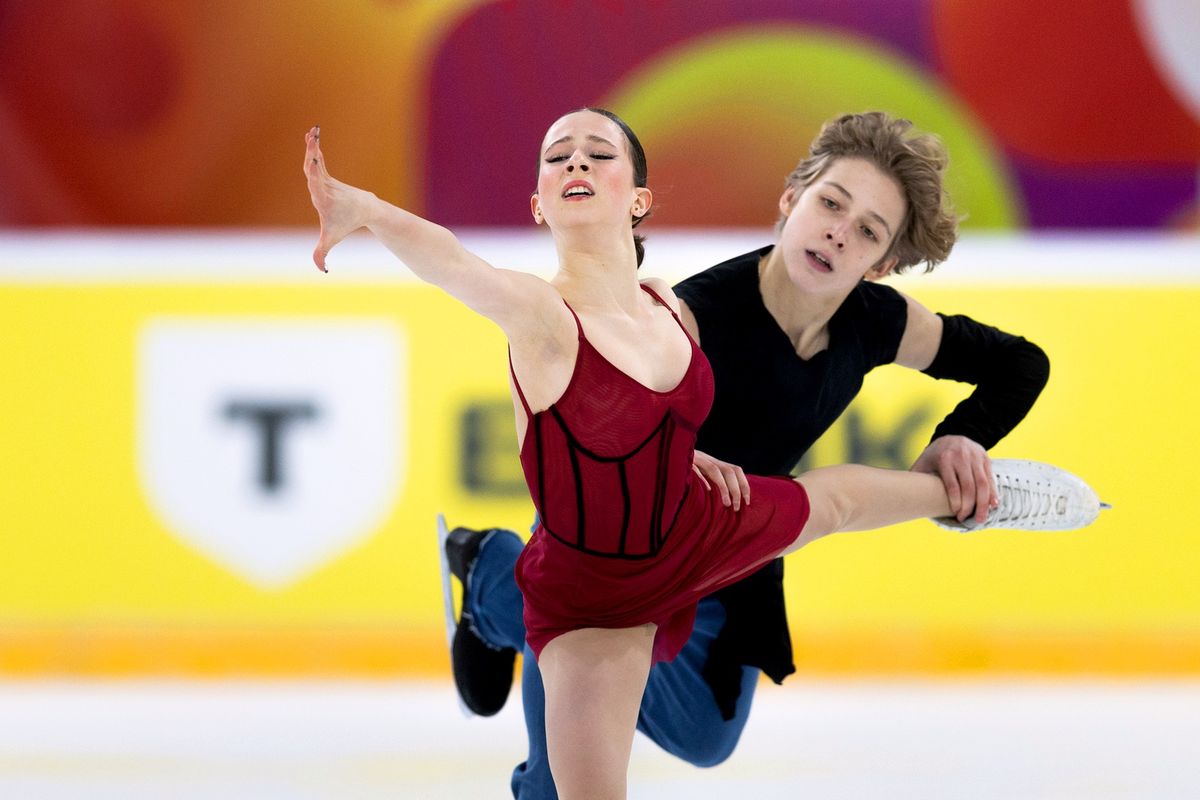 Губки бантиком Щербаковой, синие очки Косторной, Трусова в будоражащем топе. Воссоединение великого трио ТЩК: Фото