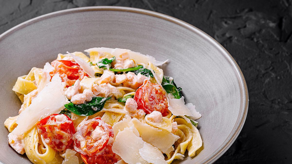 Готовлю пасту со шпинатом в сливочном соусе по простому рецепту: получается невероятно вкусно