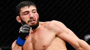 Главный армянин UFC разнесет поляка и продолжит преследовать друга Хабиба. Прогноз на Арман Царукян — Матеуш Гамрот