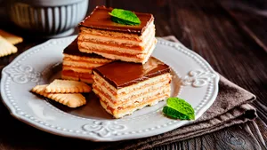 Нашла рецепт ленивого торта: справится даже школьница. Как приготовить нежный шоколадный без выпечки