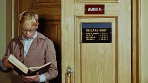 Этот фильм СССР многие смотрели на Новый год и не замечали одну деталь: что не так с библиотекой в «Операции Ы»?