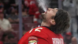 В Америке крутят фантастические трюки русских вратарей! Бобровский и Шестеркин сотворили что-то невероятное