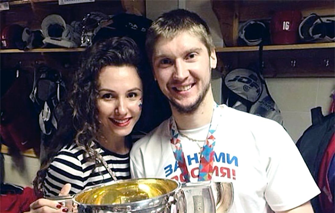 Жена Бобровского - о помощи мужа сотрудникам арены: есть мнения, что это отврати