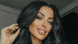 Русская красавица-модель засветила пышный бюст по дороге на работу, подразнив мужчин