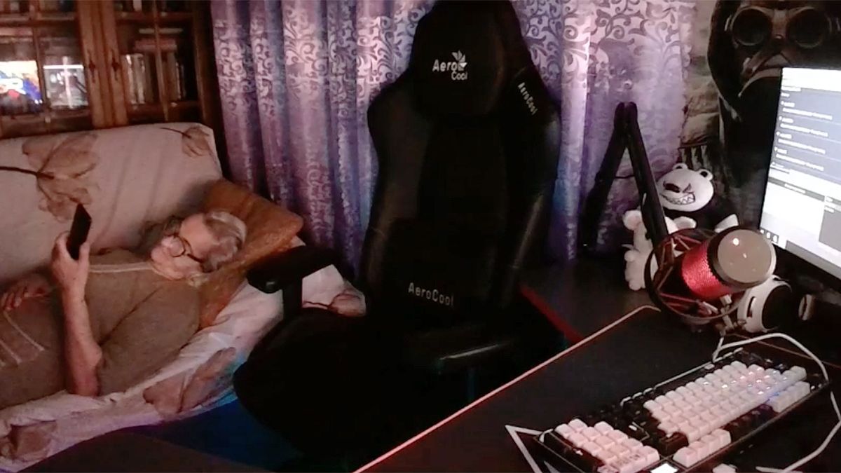 Бабушка Ольга запустила 30-дневный стрим-марафон по Counter-Strike 2: «Все включено — еда, сон, перерывы»