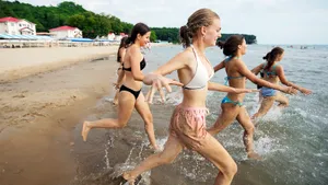 Где отдыхать и купаться в России на море: безопасные города, куда можно поехать в отпуск