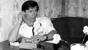 Помогал маме зарабатывать деньги мытьем полов, учился на электрика, усвоил урок отца. Детство легенды ЦСКА Быкова