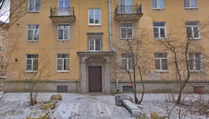 Первую хрущевку в Ленинграде построили за 102 дня и необычно украсили: стоит до сих пор — в ней живут люди 