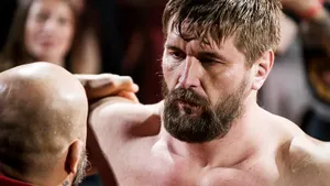 «Минаков теперь позвонит Путину или Кадырову». Судьям турнира Bellator досталось в твиттере