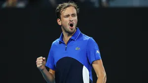 Медведев 5 раз отдал подачу, но победил таланта из США на Australian Open. Лучший матч 1-го круга