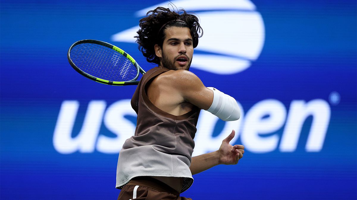 Алькарас добыл волевую победу над Фарией и вышел в 3-й круг US Open — 2026