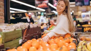 Важна для здоровья щитовидной железы, поднимает настроение, помогает худеть — все о пользе хурмы