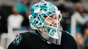 Над ним смеялись в Америке и России, а теперь он самый горячий вратарь НХЛ! Аскаров — наш новый топовый голкипер 