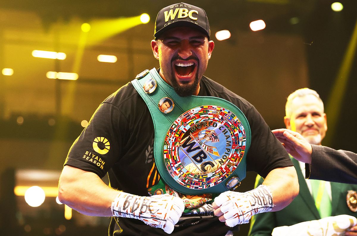 Топ-тяжеловес Кабайел проведет бой против непобежденного поляка в январе 2026 года