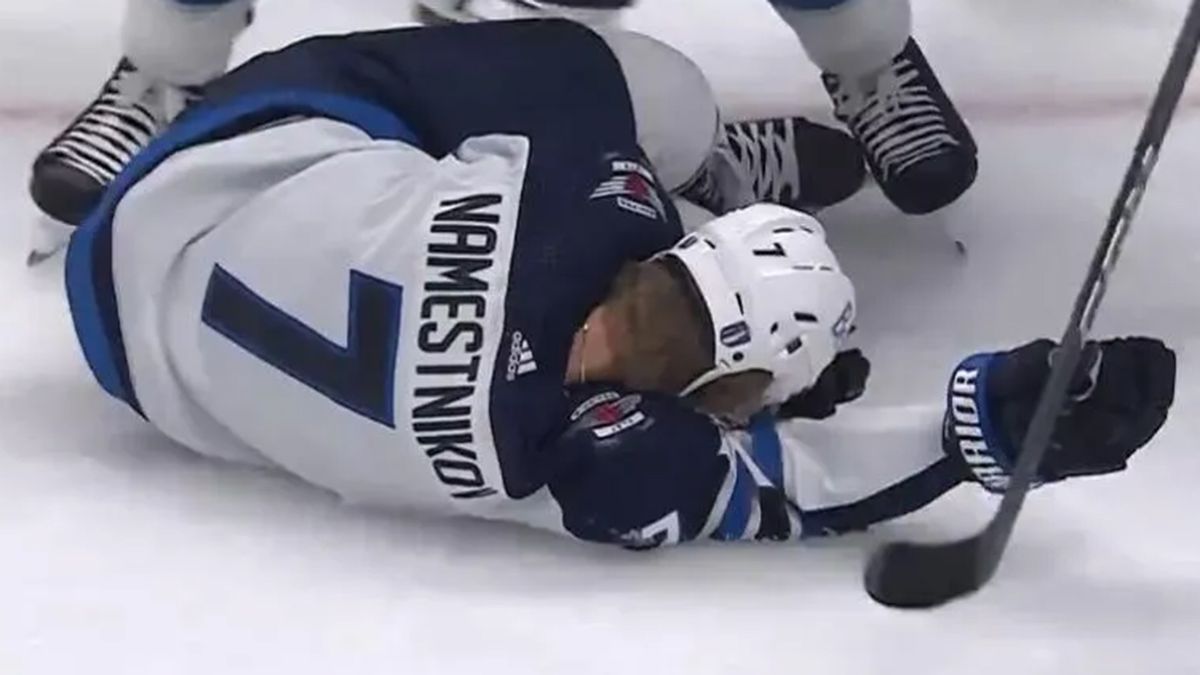 Русский игрок «Миннесоты» мощно впечатал другого россиянина лицом в борт: Наместников не смог продолжить матч