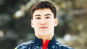 Лыжник из Хабаровска, поразивший всю Россию, устроил баттл с наследником Большунова. Огонь в Мончегорске