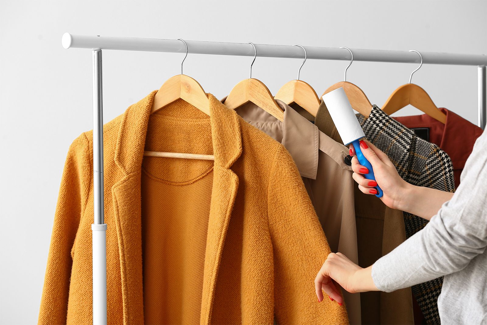 Убираем катышки с пальто в домашних условиях: народные средства ...